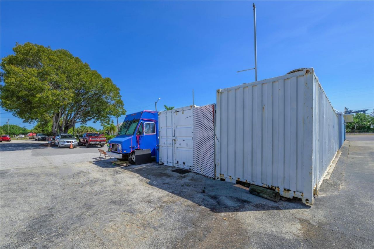 927 N Us Highway 1, Fort Pierce, FL 34982 Photo