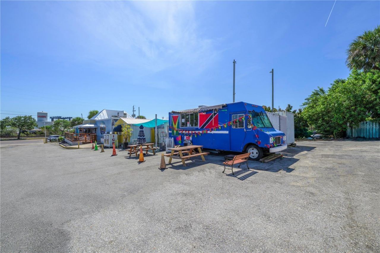 927 N Us Highway 1, Fort Pierce, FL 34982 Photo