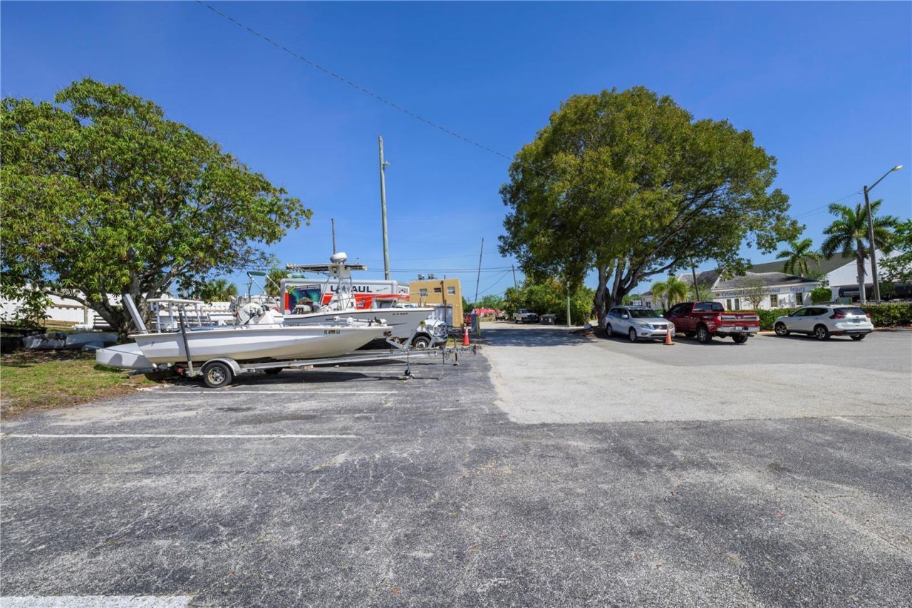 927 N Us Highway 1, Fort Pierce, FL 34982 Photo