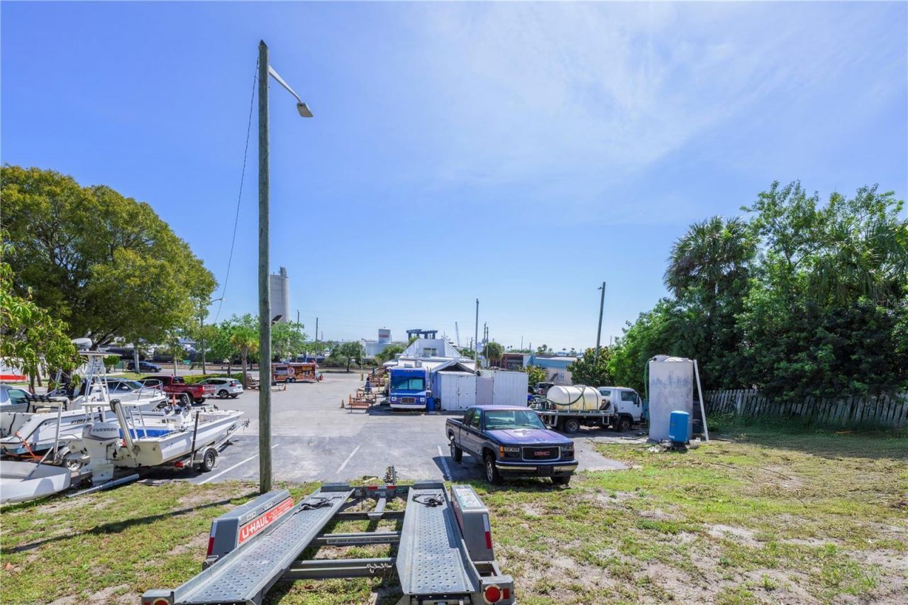 927 N Us Highway 1, Fort Pierce, FL 34982 Photo