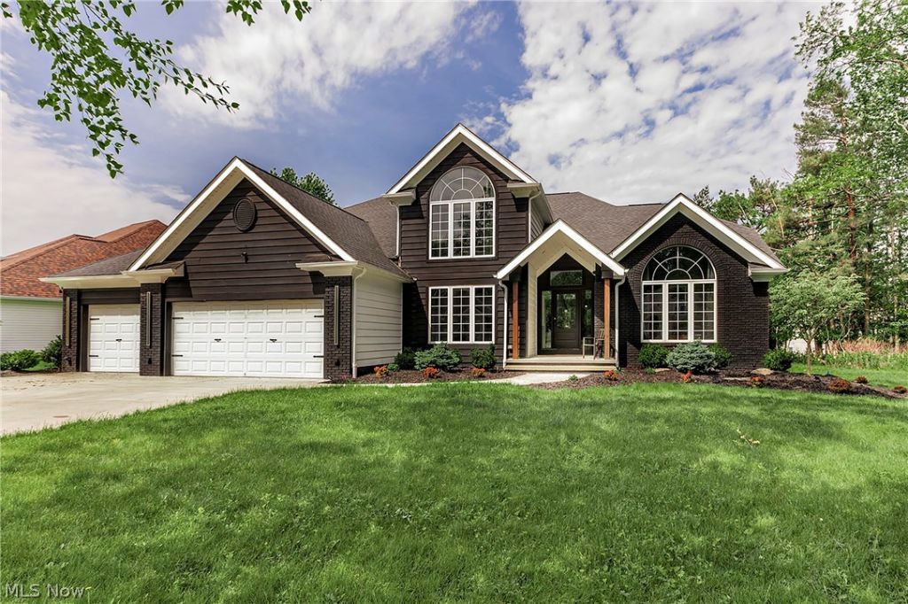 5690 Hartshire Drive , Willoughby, OH 44094