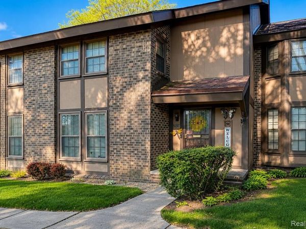 25215 Greenbrooke Drive, Southfield, MI 48033