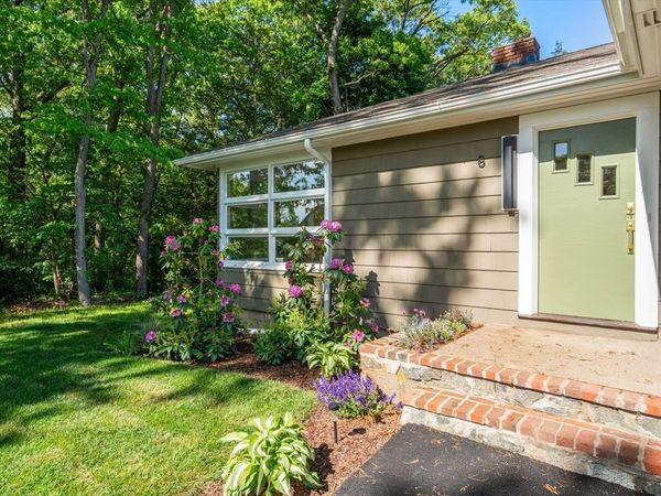 8 Everett St, Wakefield, MA 01880