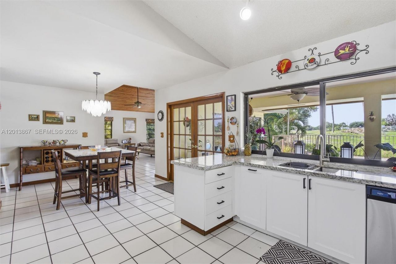 7200 N Oakmont Dr , Hialeah, FL 33015 Photo