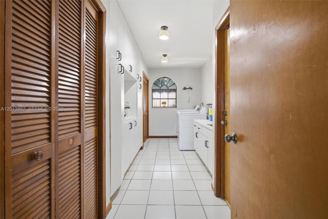 7200 N Oakmont Dr , Hialeah, FL 33015 Photo