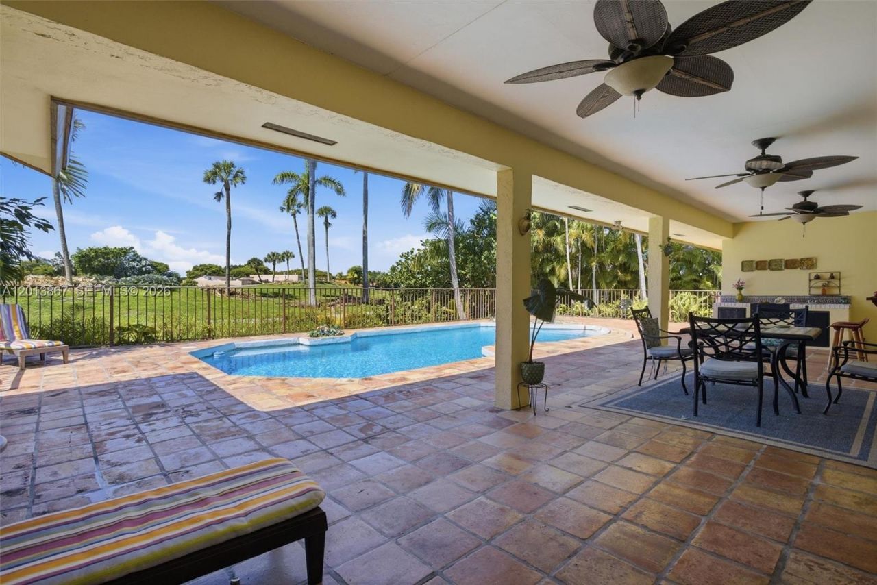 7200 N Oakmont Dr , Hialeah, FL 33015 Photo