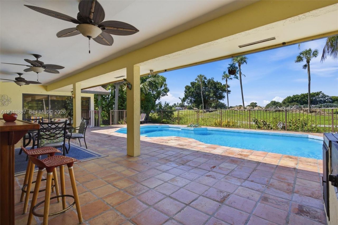 7200 N Oakmont Dr , Hialeah, FL 33015 Photo