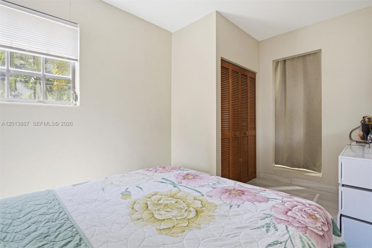 7200 N Oakmont Dr , Hialeah, FL 33015 Photo