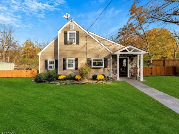2 Sloan Ln, Lebanon, NJ 08833