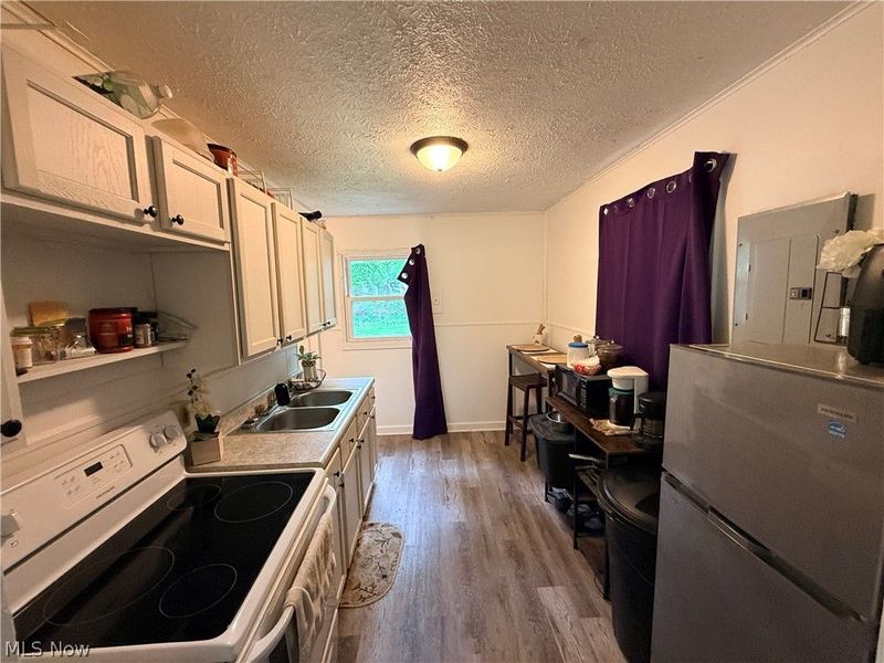1276 Frederick Boulevard, Akron, OH 44320 Photo 8