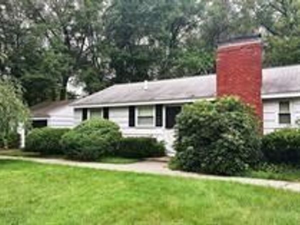 15 Walsh Rd, Bedford, MA 01730