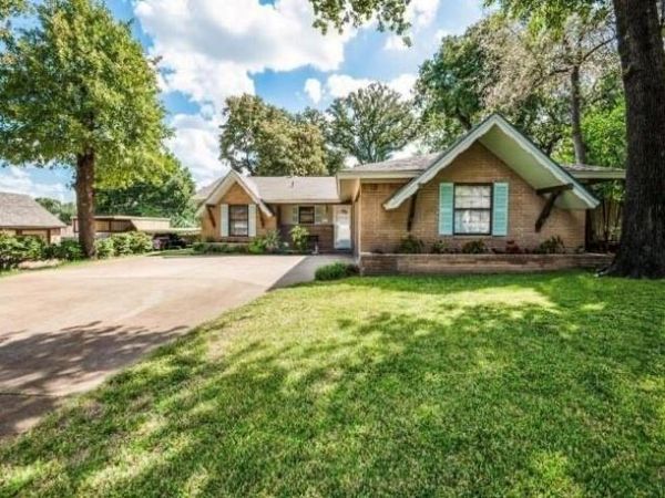 2102 Woodoak Drive , Irving, TX 75060
