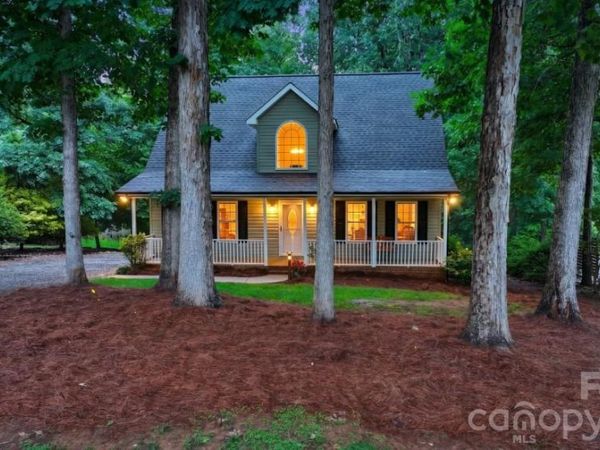 302 Skyland Court , Mount Gilead, NC 27306