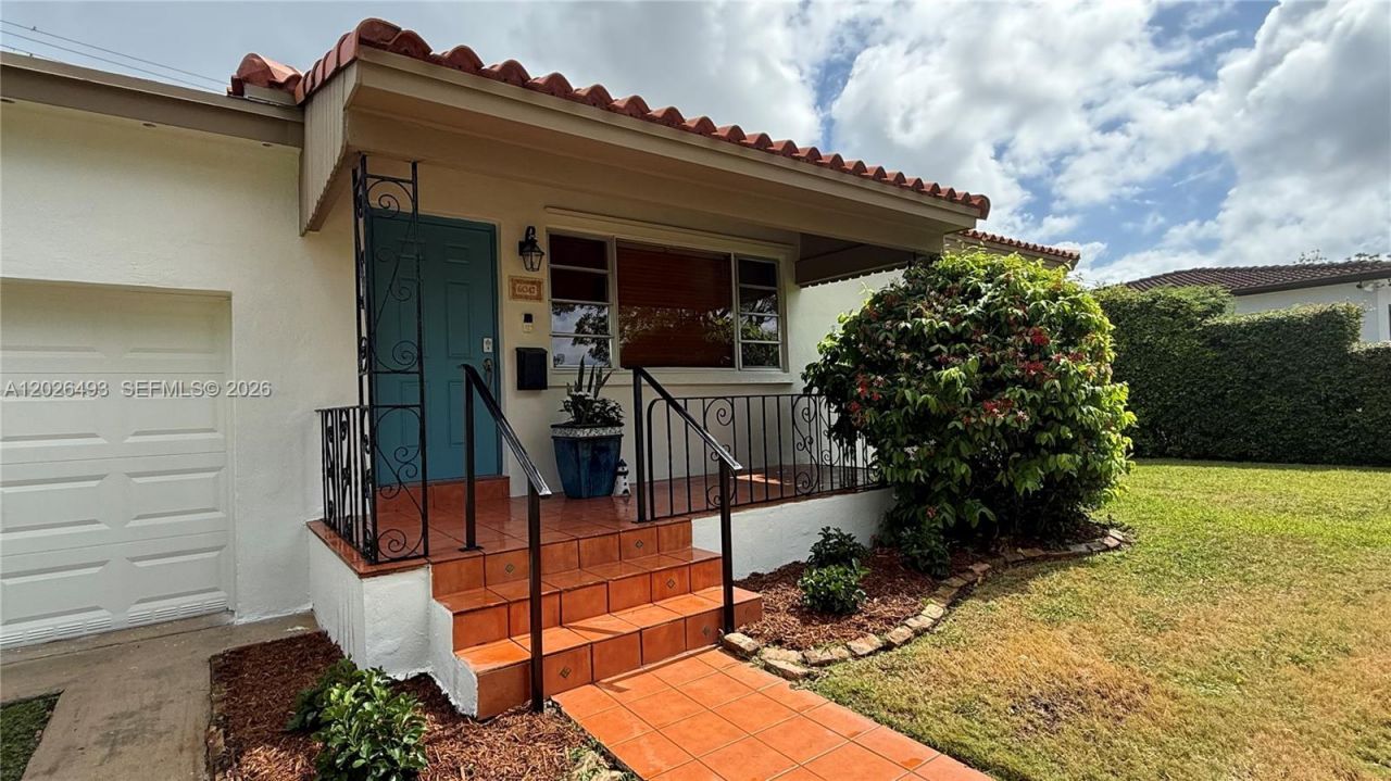 6047 SW 14th St, West Miami, FL 33144 Photo