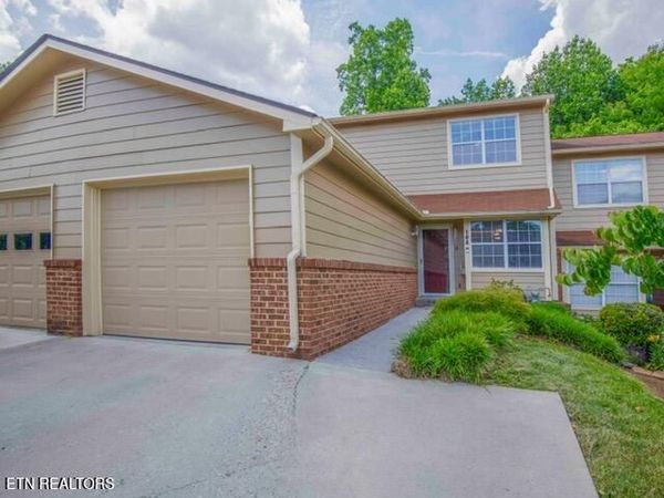 8600 Olde Colony Tr, Knoxville, TN 37923