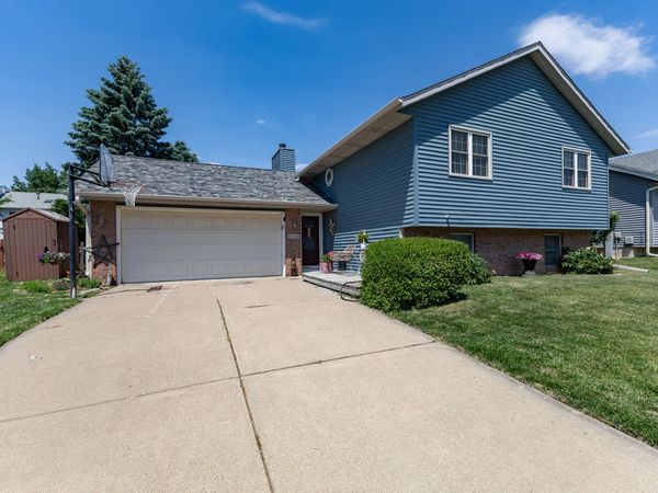 2440 W 60th Place, Davenport, IA 52806