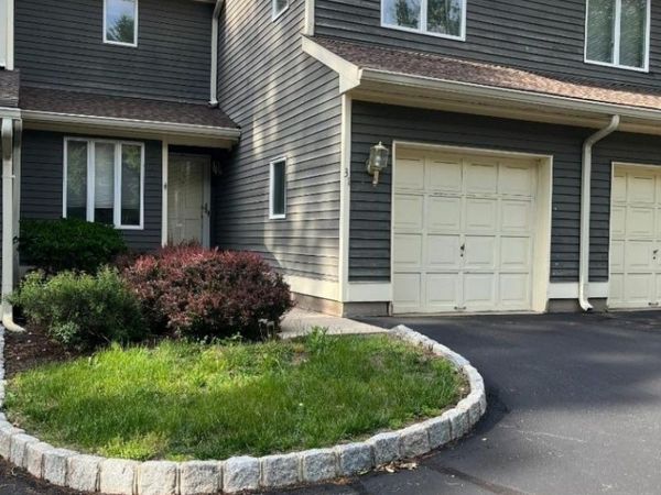 31 Greenbriar Ln, Clinton, NJ 08801