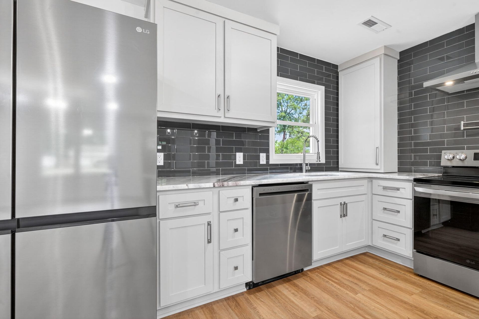 208 Mary Scott Drive Photo 6