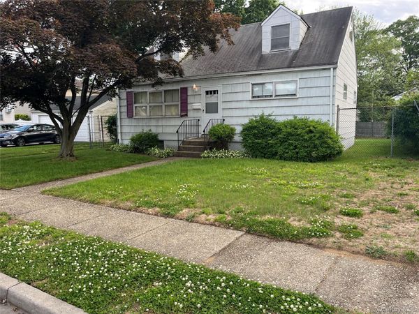 497 Maryann Lane , West Hempstead, NY 11552