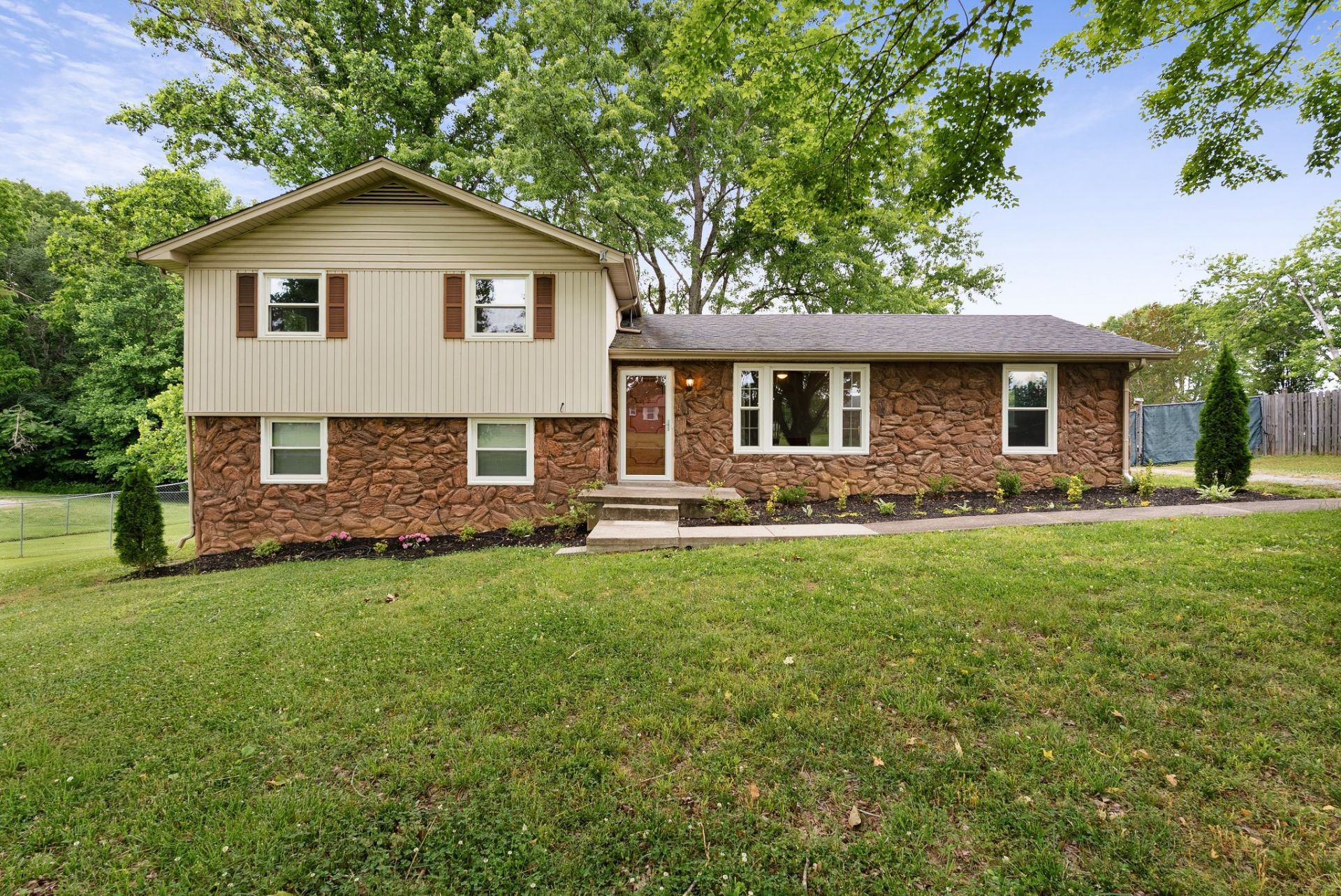 108 W Circle Dr , Burns, TN 37029 Main Photo