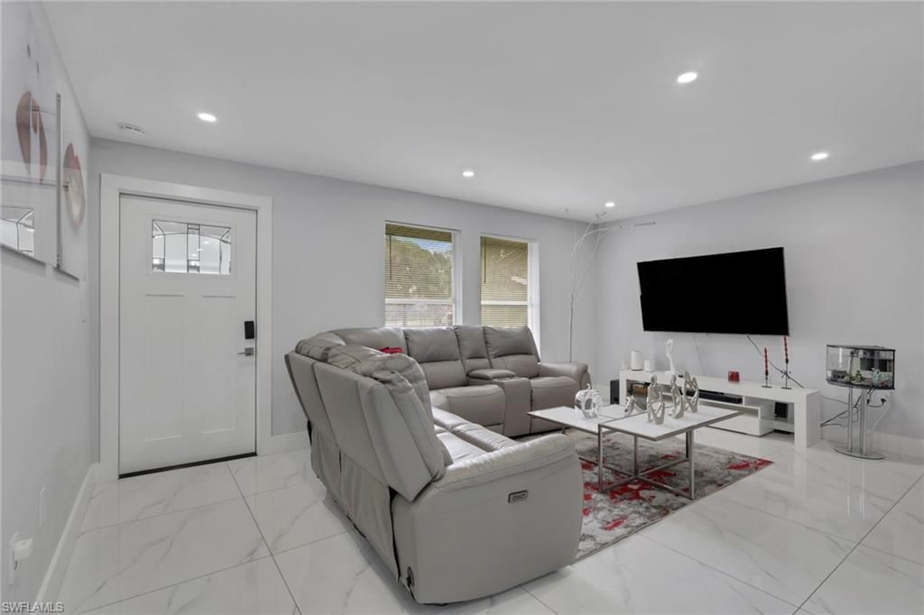 2025 49th Ter Sw, Naples, FL 34116 Photo
