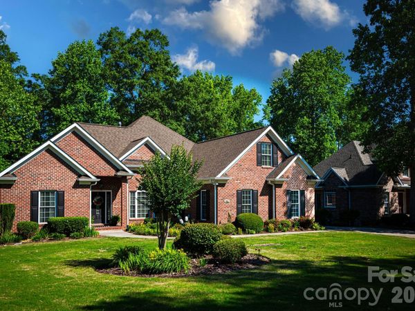 4015 Foxes Trail , Cramerton, NC 28032