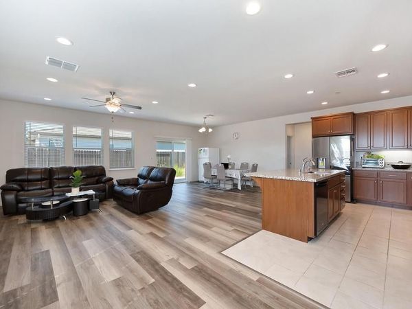 7905 Springarden Way, Sacramento, CA 95828