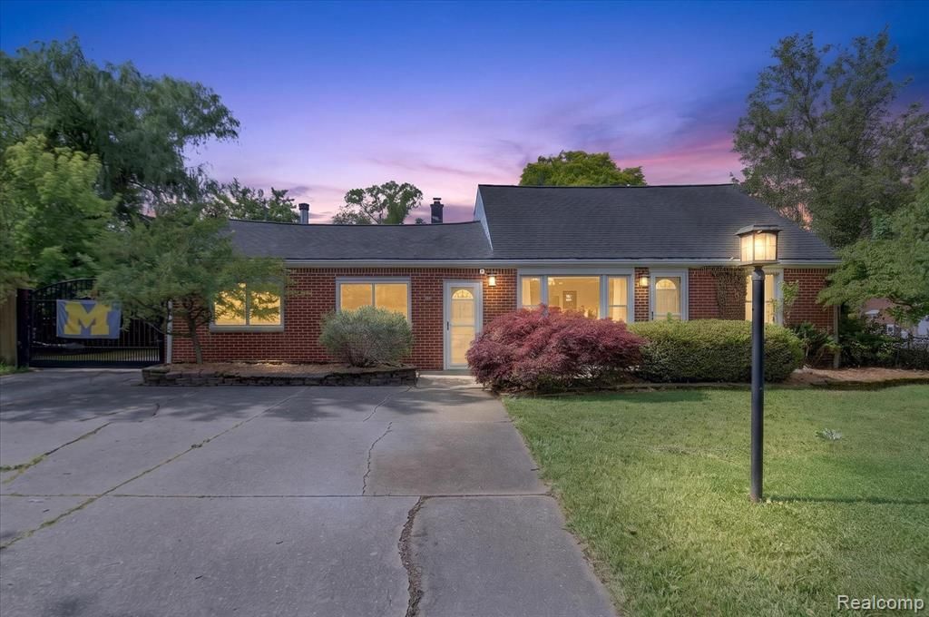962 Sylvanwood Drive, Troy, MI 48085 Main Photo