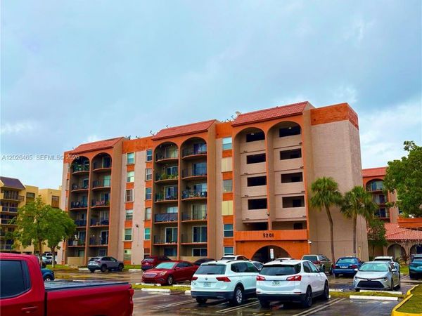 5201 NW 7th St , Unit 411, Miami, FL 33126
