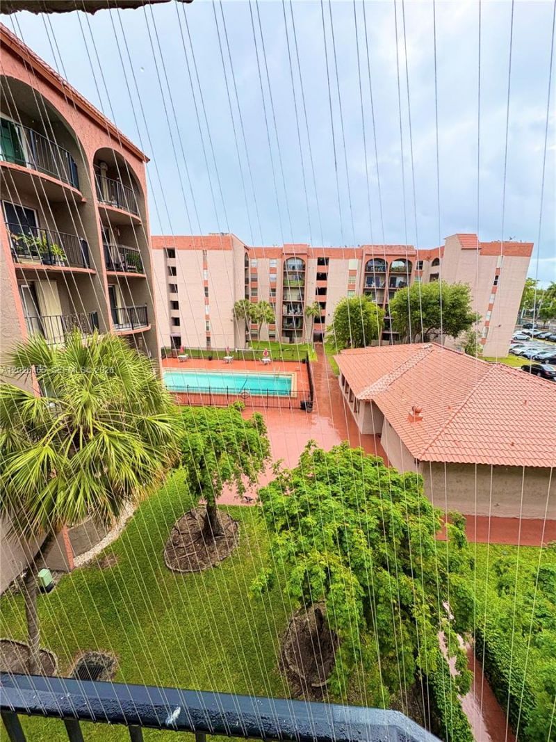 5201 NW 7th St , Unit 411, Miami, FL 33126 Photo
