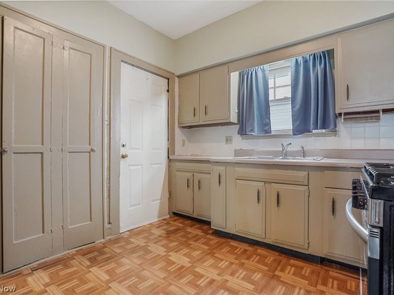 609 Storer Avenue, Akron, OH 44320 Photo 10