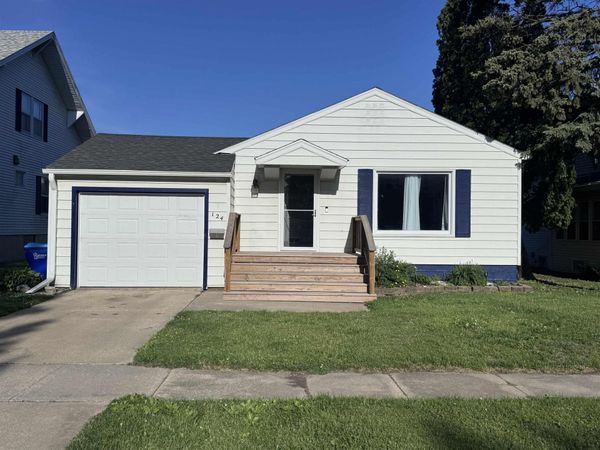 124 7th Ave SE , Oelwein, IA 50662