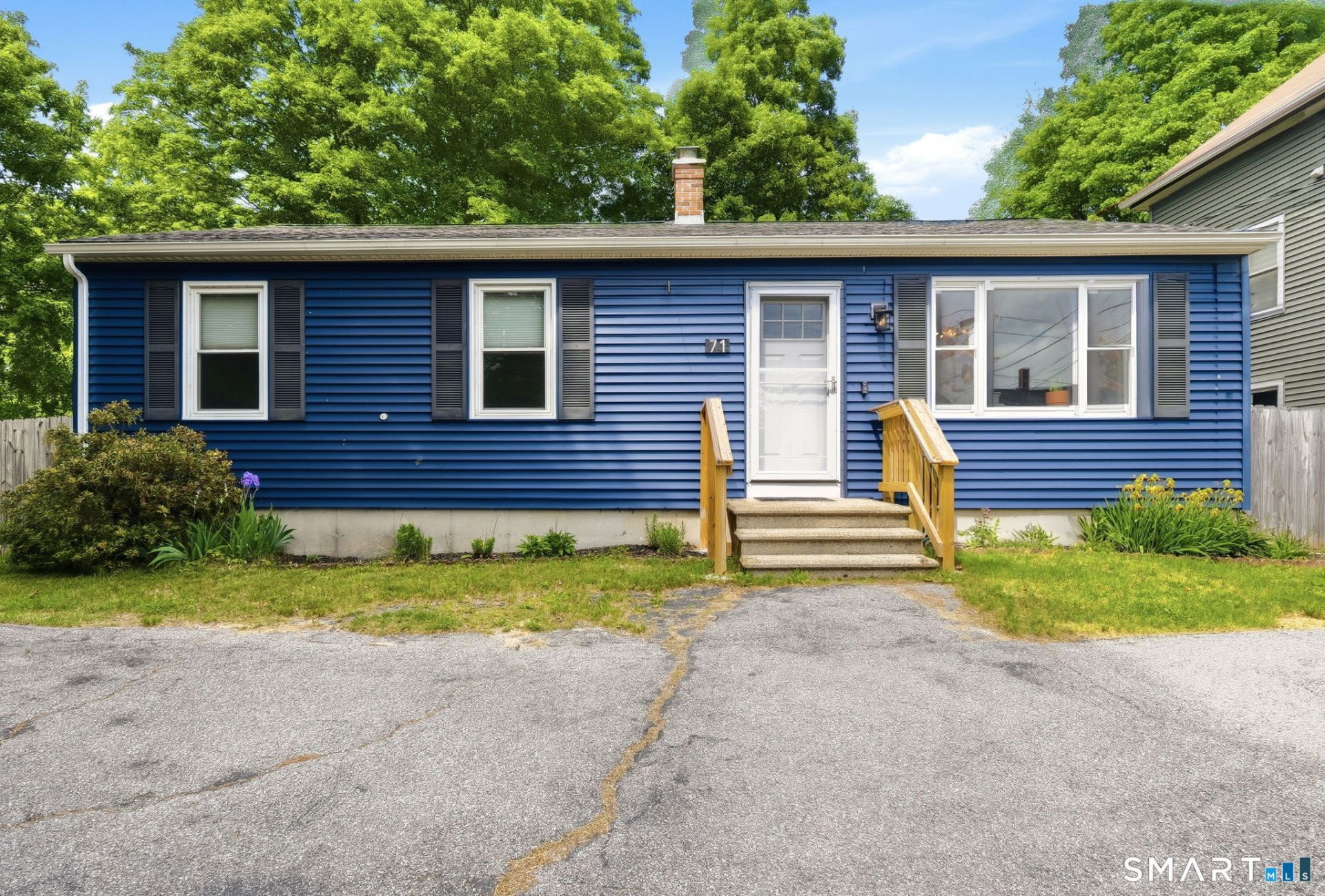 71 Smith, Putnam, CT 06260 Main Photo