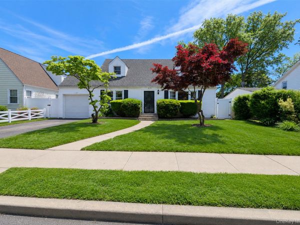 413 Woodfield Road , West Hempstead, NY 11552