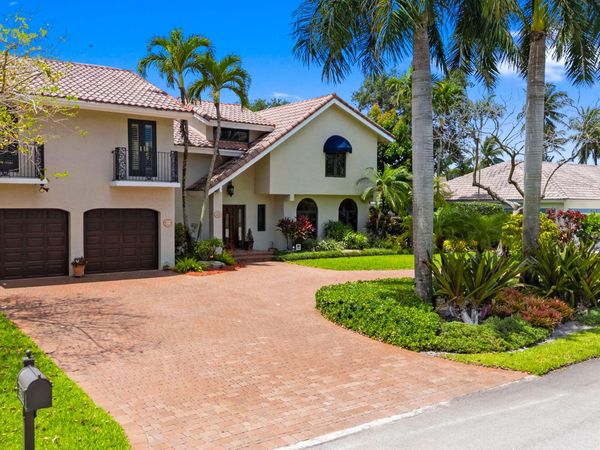 8540 N Lake Dasha Drive, Plantation, FL 33324