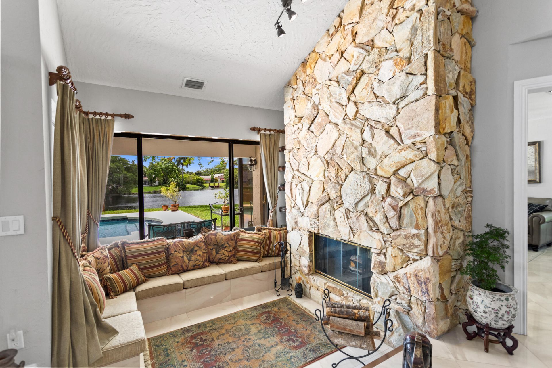 8540 N Lake Dasha Drive, Plantation, FL 33324 Photo