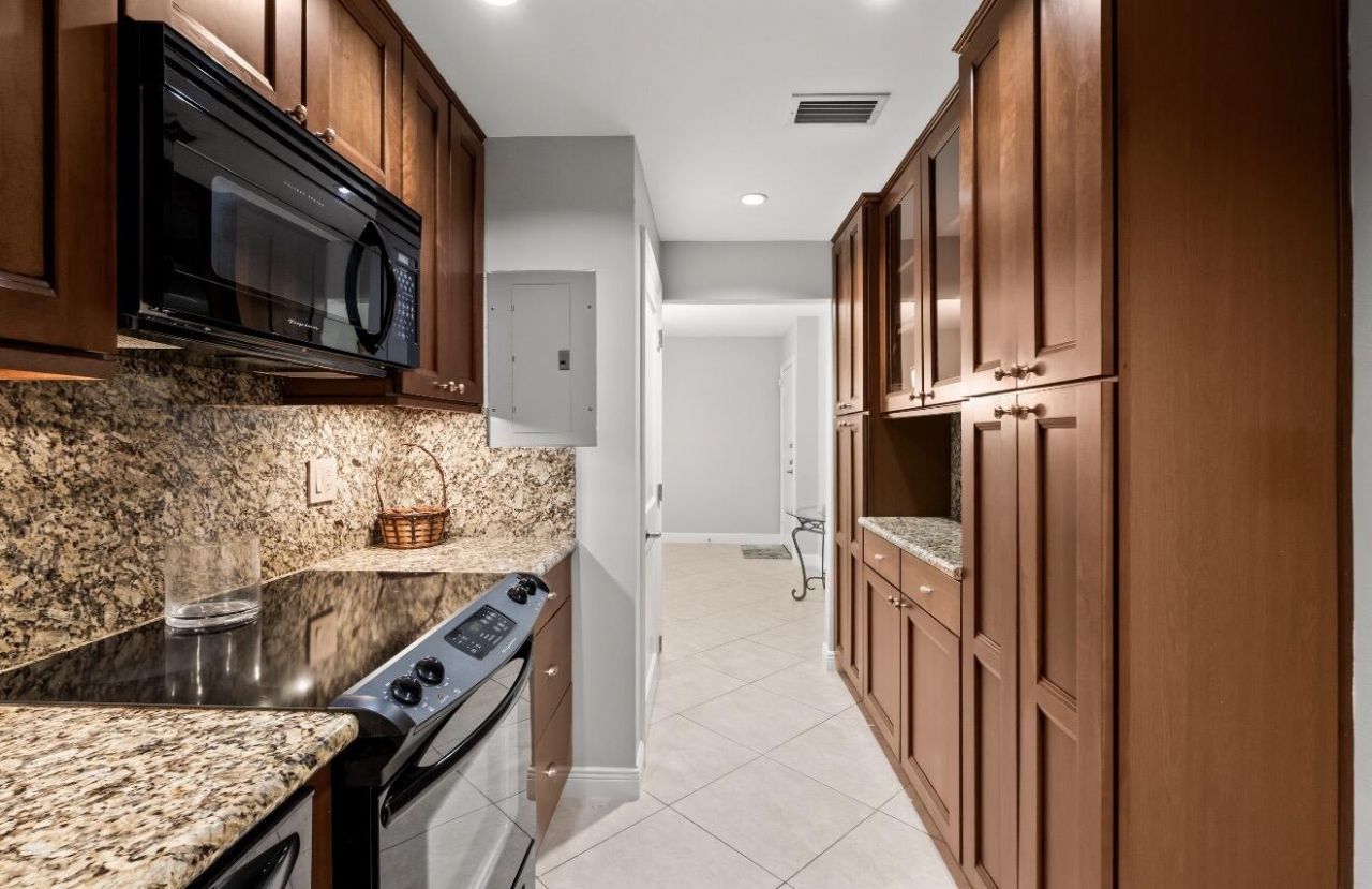 1940 NE 2nd Avenue, Unit 101j, Wilton Manors, FL 33305 Photo