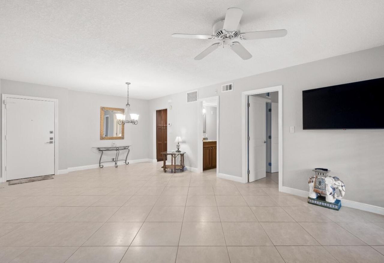 1940 NE 2nd Avenue, Unit 101j, Wilton Manors, FL 33305 Photo