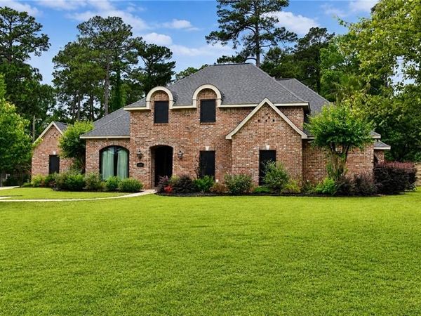 105 WINTHROP PLACE Drive, Pineville, LA 71360