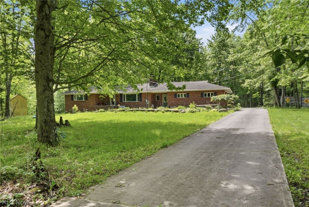 3996 Irishtown Southworth Road , Farmdale, OH 44417