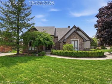 35975 King Edward Drive, Farmington Hills, MI 48331