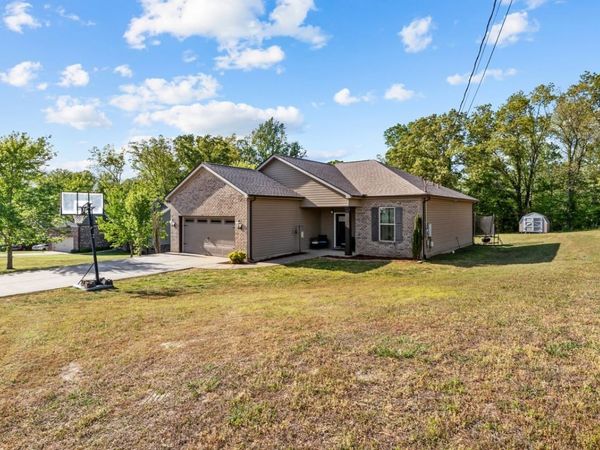 18010 Castle Ct , Bon Aqua, TN 37025