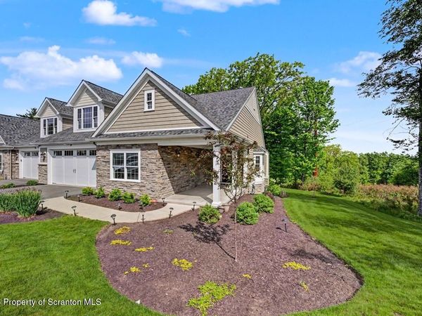217 Oak Hill Circle, South Abington Twp, PA 18411