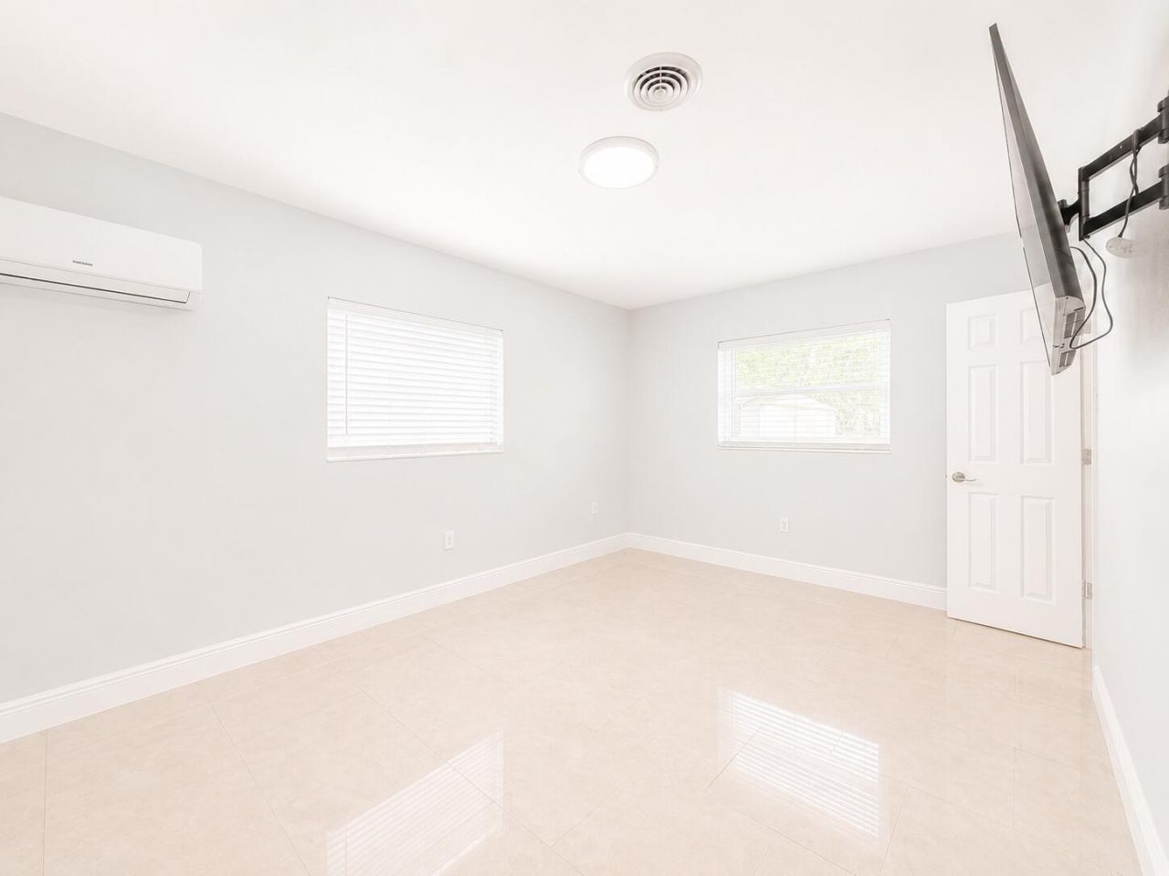 1200 NW 76th Avenue, Hollywood, FL 33024 Photo
