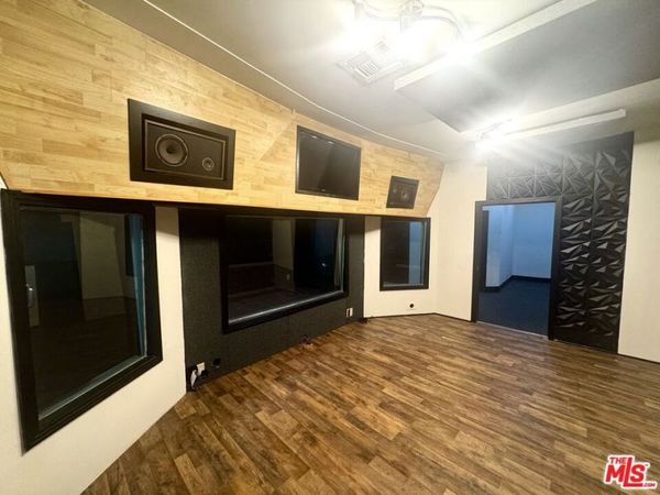 10626 Magnolia Boulevard, Unit 2, North Hollywood, CA 91601