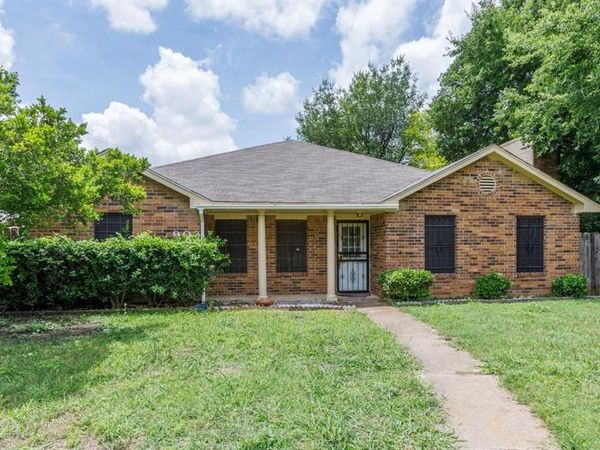 902 Wayne Avenue , Duncanville, TX 75137