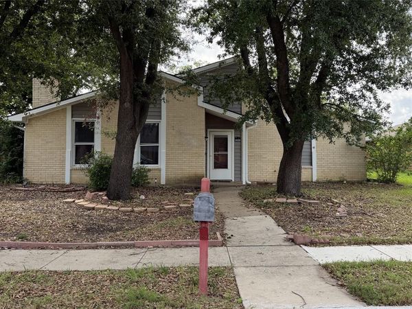 1882 Hillcrest Drive , Lewisville, TX 75077