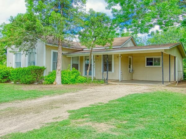 1107 Trail St, Floresville, TX 78114