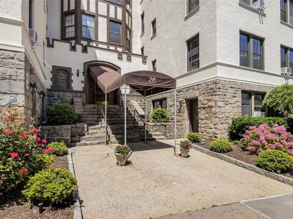 26 Pondfield Road, Unit 1D, Bronxville, NY 10708