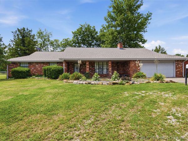 1318 E Fairview Avenue, Nowata, OK 74048